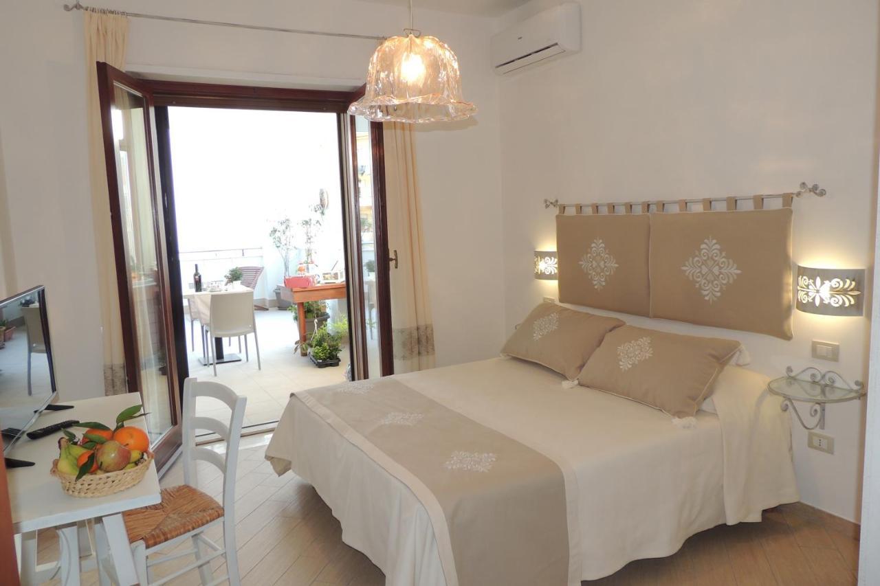 オリスターノ La Terrazza Bed & Breakfast エクステリア 写真